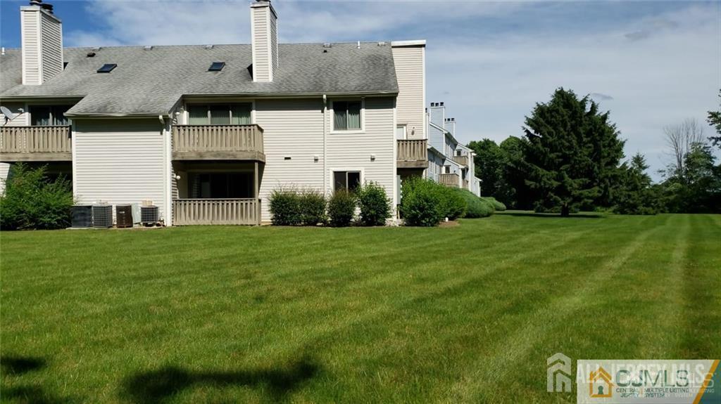 1103 Aspen Dr in Plainsboro, NJ - Building Photo