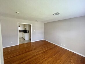 617 Fostoria Ln in Houston, TX - Foto de edificio - Building Photo