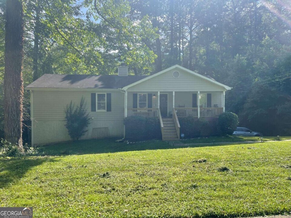 2132 Arlin St NE in Conyers, GA - Building Photo