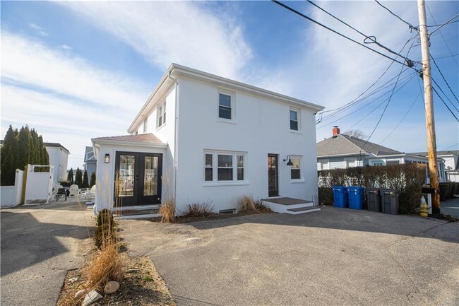 21-21 Crest St in Middletown, RI - Building Photo - Building Photo