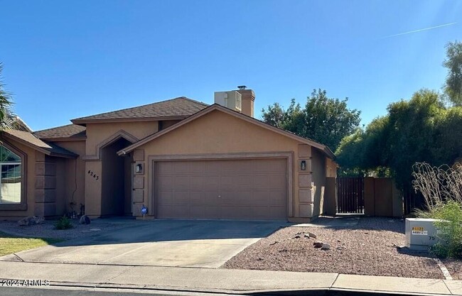 4243 E Juanita Ave in Gilbert, AZ - Foto de edificio - Building Photo