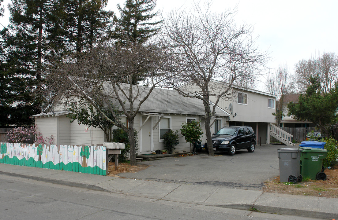 939 Sunset Ave in Santa Rosa, CA - Building Photo