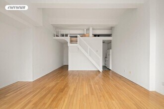310 E 46th St in New York, NY - Building Photo - Building Photo