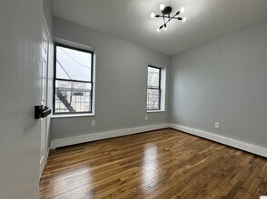 124 Wade St, Unit 3G in Jersey City, NJ - Foto de edificio - Building Photo