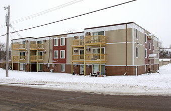 Rockford Villa Apartments in Rockford, MN - Building Photo - Building Photo