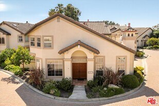 1256 Cravens Ln in Carpinteria, CA - Building Photo