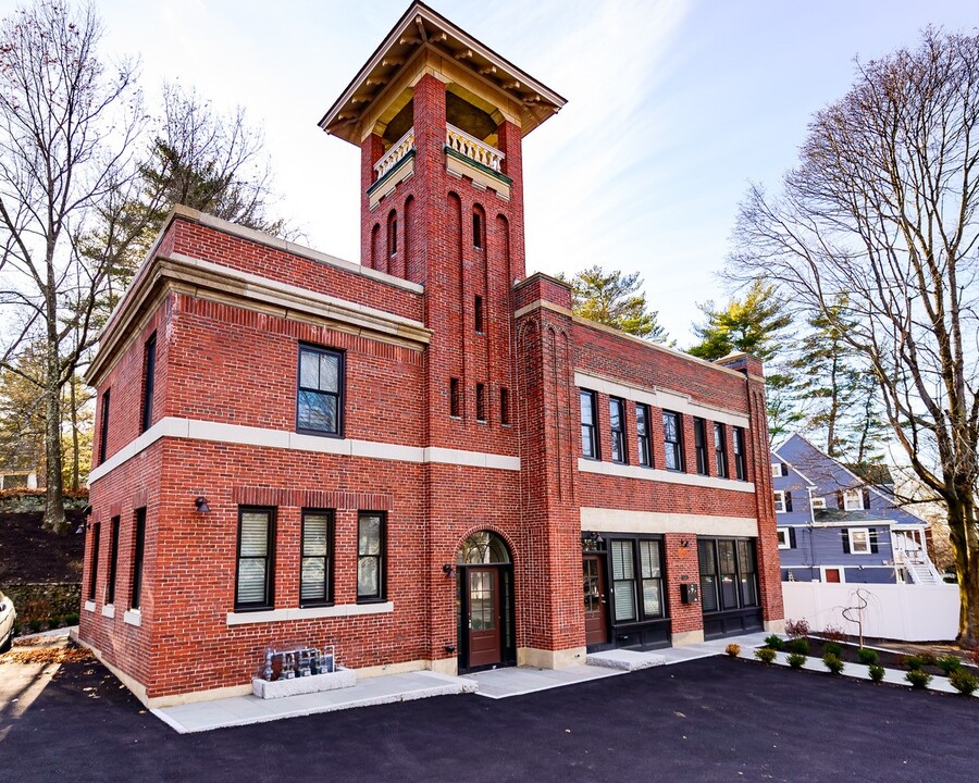 2044 Beacon St, Unit 2 in Waban, MA - Foto de edificio