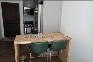 3751 Hillcrest Dr in Los Angeles, CA - Building Photo - Building Photo