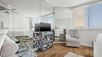 8817 S Thomas Dr in Panama City Beach, FL - Building Photo - Building Photo