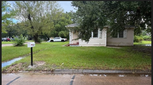101 Azalea Ave in Orange, TX - Building Photo - Building Photo