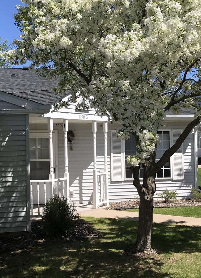 Cottages of Vadnais Heights in St. Paul, MN - Building Photo - Building Photo