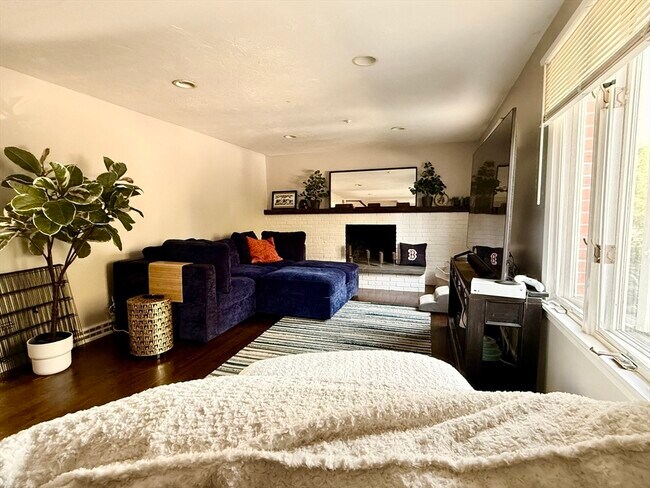 26 Hammond Pond Pkwy in Brookline, MA - Building Photo - Building Photo