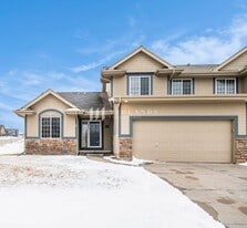 2108 S 197th St in Omaha, NE - Building Photo