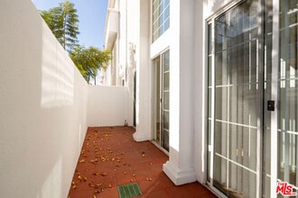 1338 Yale St in Santa Monica, CA - Foto de edificio - Building Photo