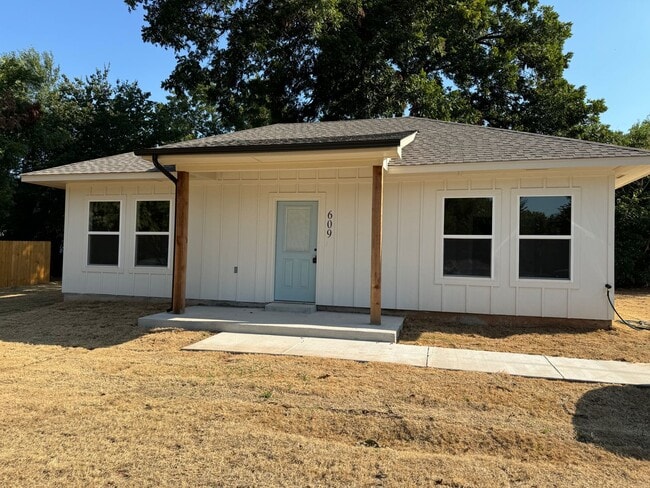 property at 609 W Virginia Ave