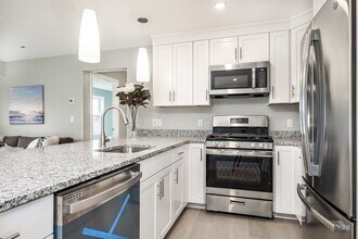 440 American Legion Hwy, Unit #205 in Revere, MA - Foto de edificio - Building Photo