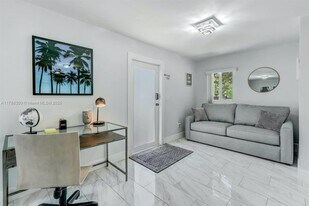 211 SW 4th Ave in Hallandale Beach, FL - Building Photo
