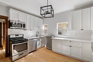 5059 W Sunnyside Ave, Unit Apt # 2 in Chicago, IL - Building Photo