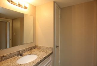 Maple Court Apartments in McAllen, TX - Building Photo - Interior Photo