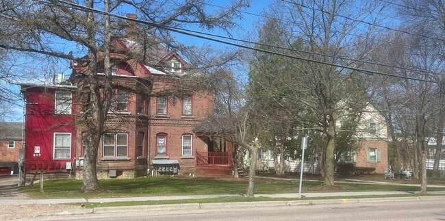 205 S Prospect St in Burlington, VT - Building Photo - Building Photo