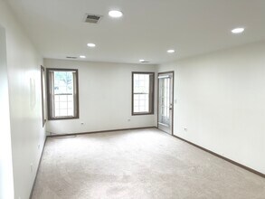 317 Sheffield Dr in Schaumburg, IL - Building Photo - Building Photo