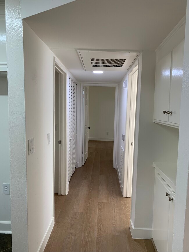 7045 Woodley Ave, Unit 209 in Van Nuys, CA - Building Photo - Building Photo