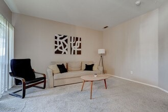 5525 W Flamingo Rd in Las Vegas, NV - Foto de edificio - Building Photo