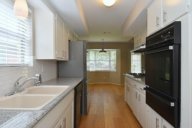 5902 De Lange Ln in Houston, TX - Building Photo - Building Photo