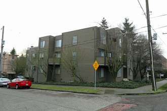 4312 Woodland Park Ave N in Seattle, WA - Building Photo - Building Photo