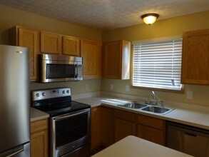 256 Westedge Ct in Galloway, OH - Foto de edificio - Building Photo