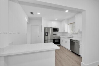 3445 SW 23rd Terrace, Unit 3447 in Miami, FL - Building Photo - Building Photo