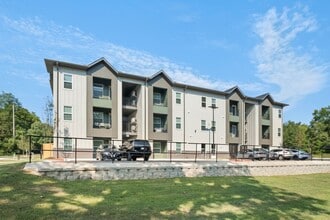 Bacardi on the Hill | Fayetteville Living in Fayetteville, AR - Foto de edificio - Building Photo