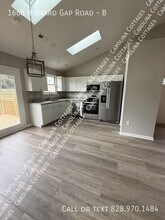 1668 Howard Gap Rd in Hendersonville, NC - Building Photo - Building Photo