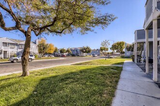 1843 Cosmic Dr in Las Vegas, NV - Building Photo - Building Photo