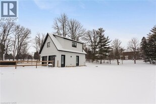 6614 Gore Rd in Puslinch, ON - Building Photo
