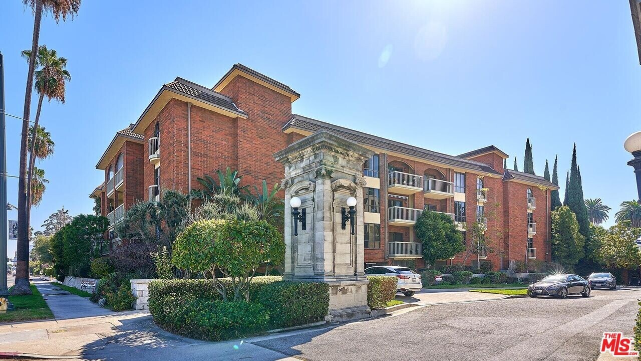 4444 Wilshire Blvd-Unit -305 in Los Angeles, CA - Building Photo