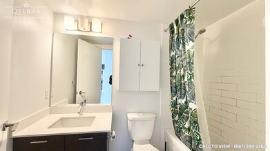 2220 Lake Shore Blvd W in Toronto, ON - Building Photo - Building Photo