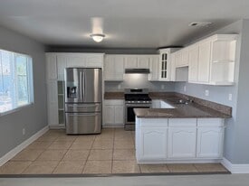 238 E 73rd St, Unit 238 in Los Angeles, CA - Building Photo