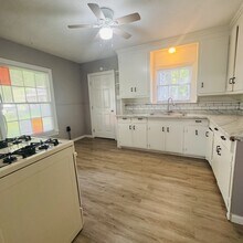 5448 Gulf Ave in Groves, TX - Building Photo - Building Photo