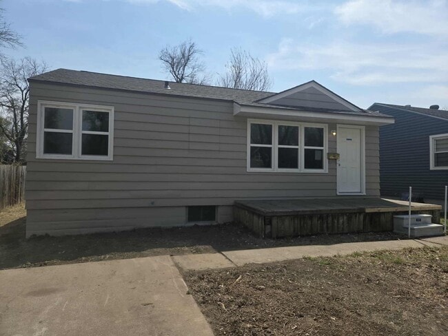 319 W Elm St in Junction City, KS - Building Photo - Building Photo