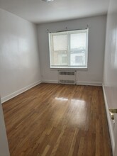 247 68th St, Unit 2 in Brooklyn, NY - Foto de edificio - Building Photo