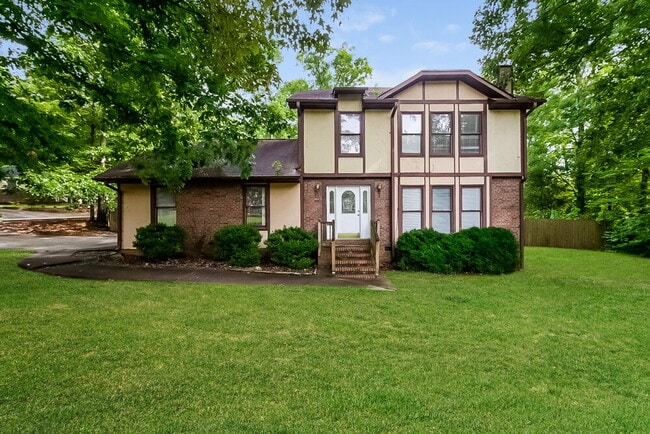 property at 2015 Lullwater Cir