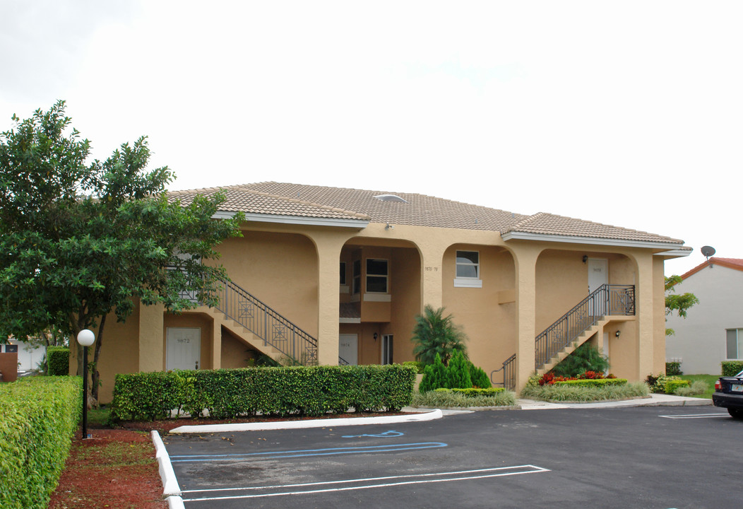 9870 NW 35th St in Coral Springs, FL - Building Photo