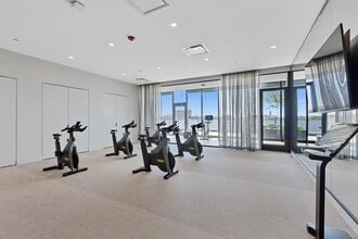 900 W Van Buren St, Unit A11 in Chicago, IL - Building Photo - Building Photo