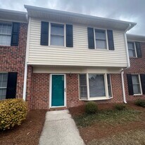 2700 Thackery Rd in Greenville, NC - Building Photo