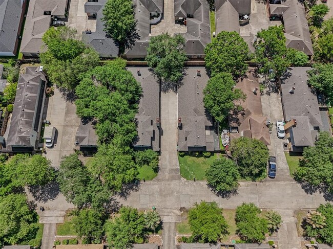 10831 Sugar Hill Dr in Houston, TX - Foto de edificio - Building Photo