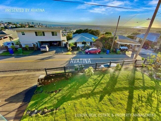 2330 Makanani Dr in Honolulu, HI - Building Photo - Building Photo