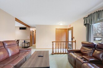 11333 Welcome Ave N in Champlin, MN - Foto de edificio - Building Photo