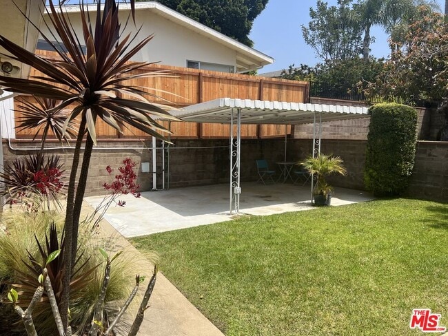 214 Bellino Dr in Los Angeles, CA - Building Photo - Building Photo