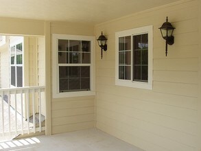 1233 Lovett St in Tomball, TX - Building Photo - Building Photo